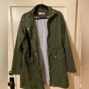 Green rain shell / trench coat
